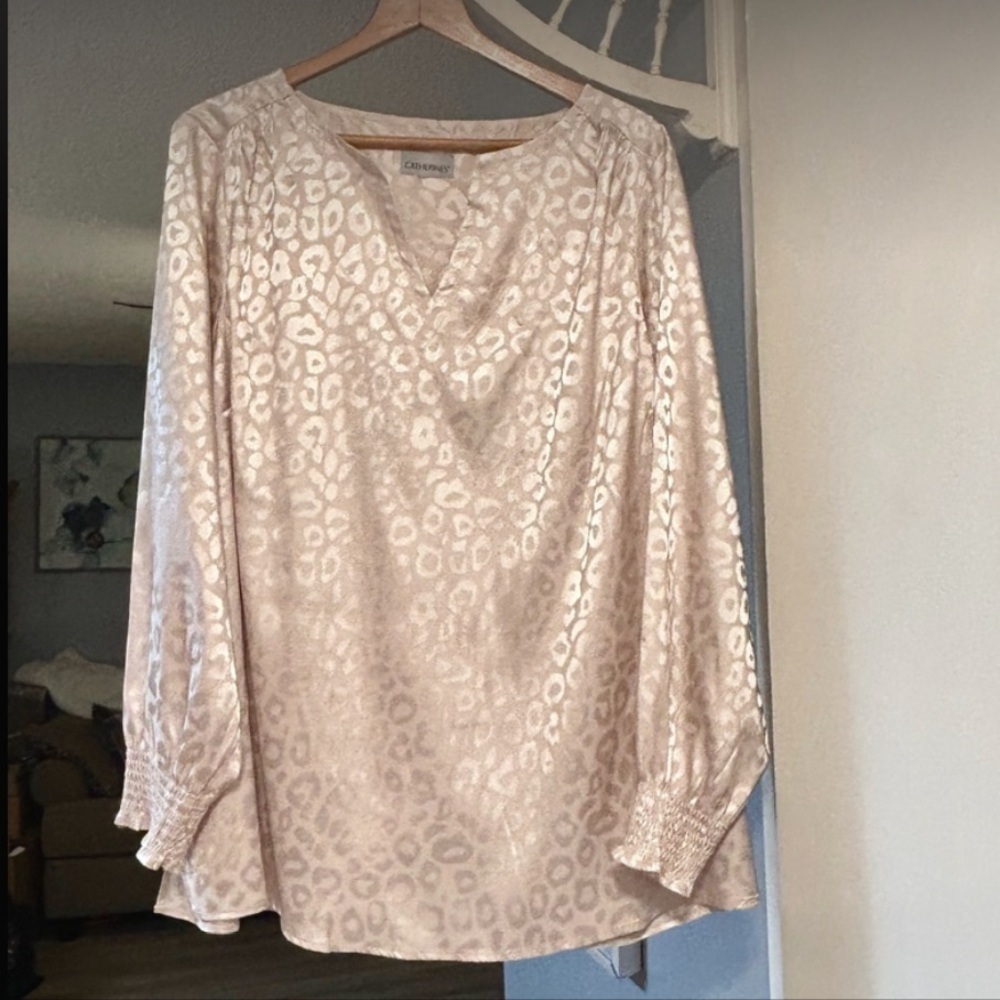 Catherines Women’s Plus Size 2X Blush Leopard Print Satin V-Neck Blouse